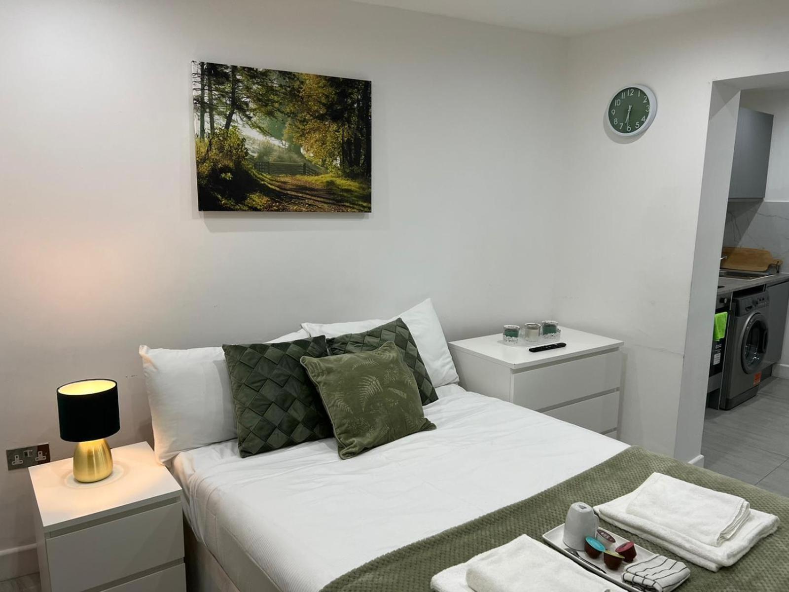 Central Harrow Cozy Apartment With Free Parking Harrow on the Hill Ruang foto