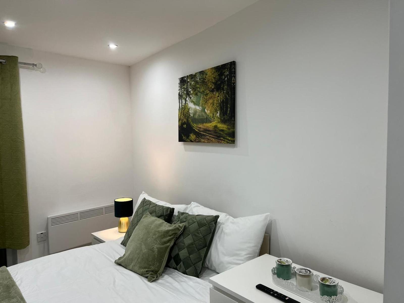 Central Harrow Cozy Apartment With Free Parking Harrow on the Hill Ruang foto