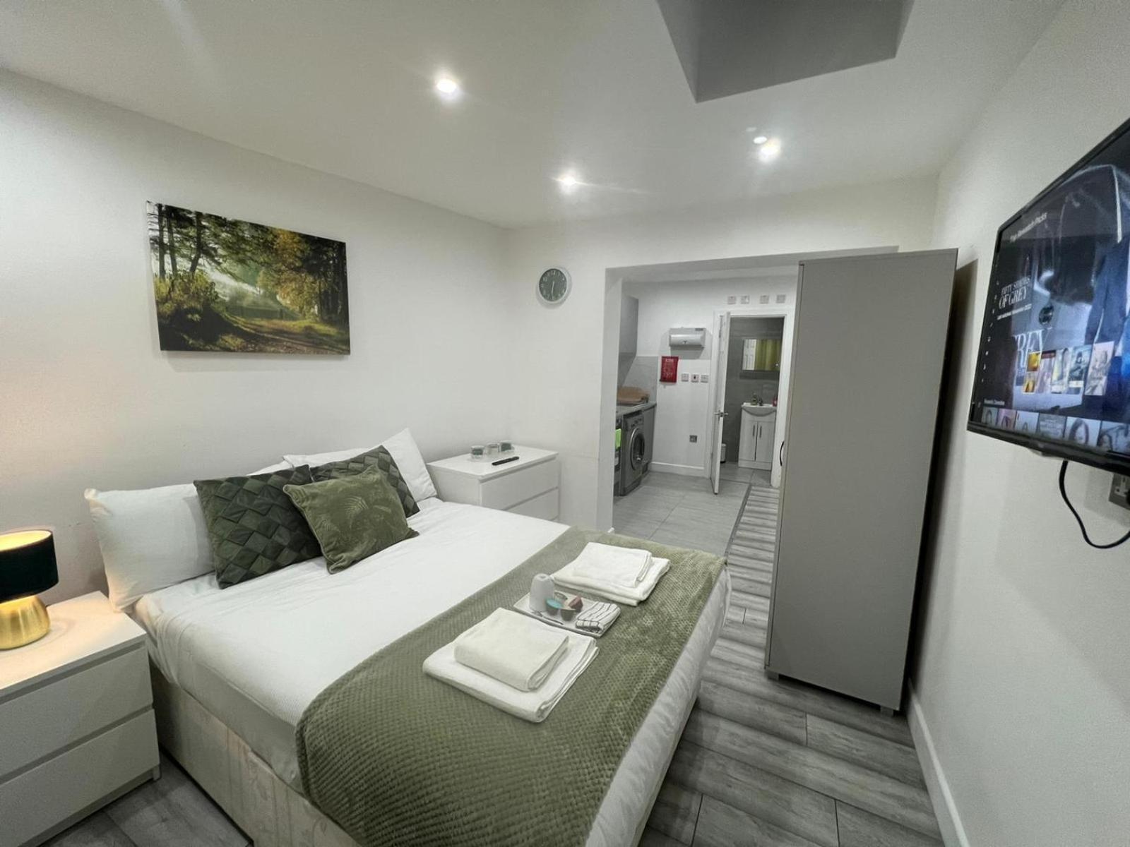 Central Harrow Cozy Apartment With Free Parking Harrow on the Hill Ruang foto