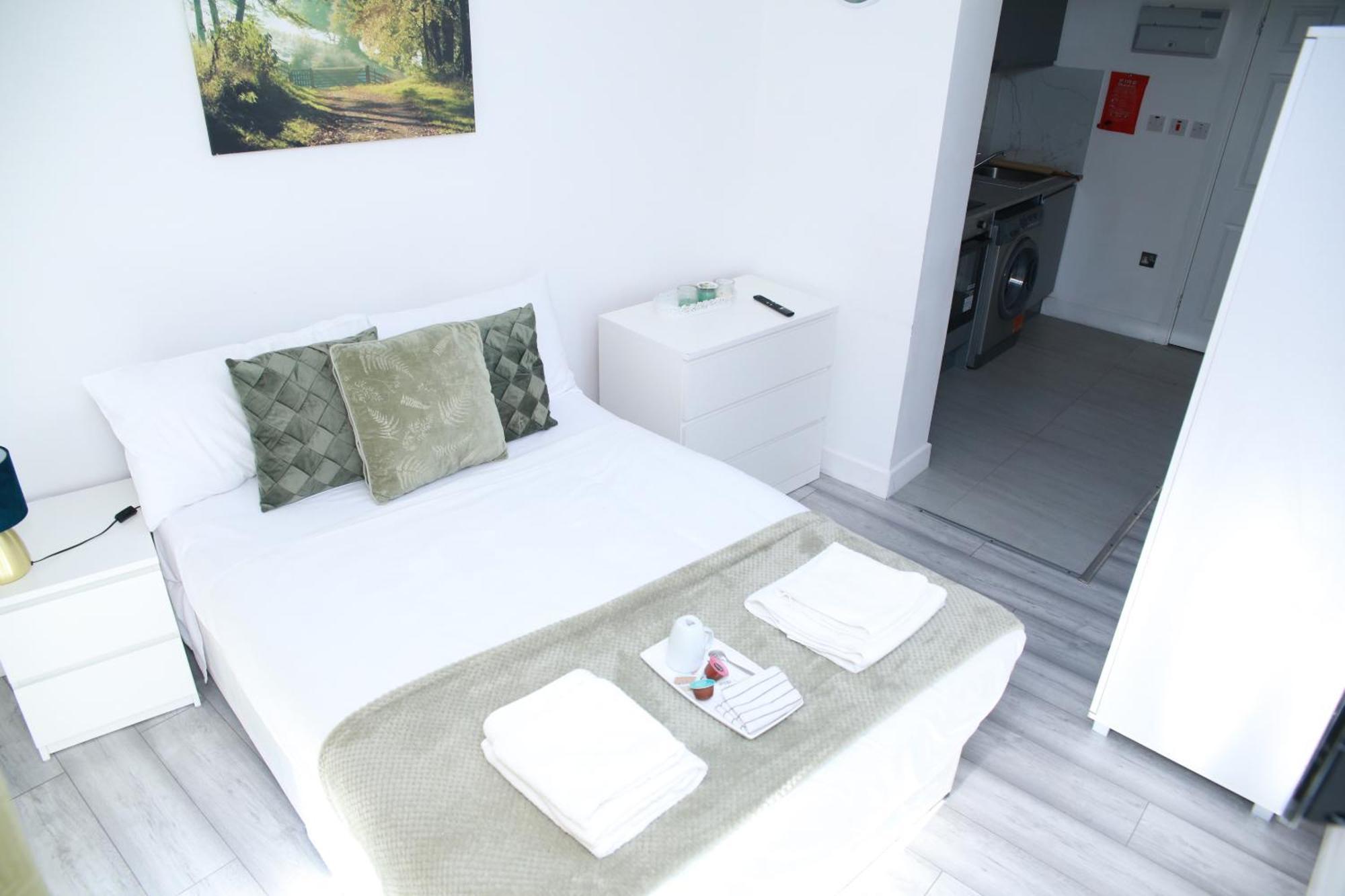 Central Harrow Cozy Apartment With Free Parking Harrow on the Hill Bagian luar foto