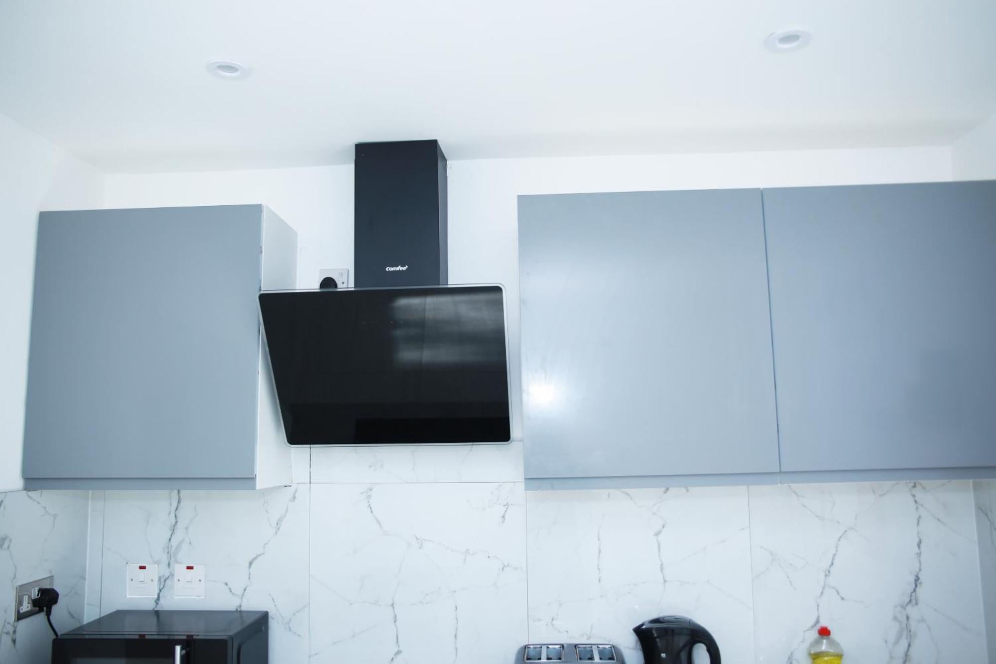 Central Harrow Cozy Apartment With Free Parking Harrow on the Hill Bagian luar foto