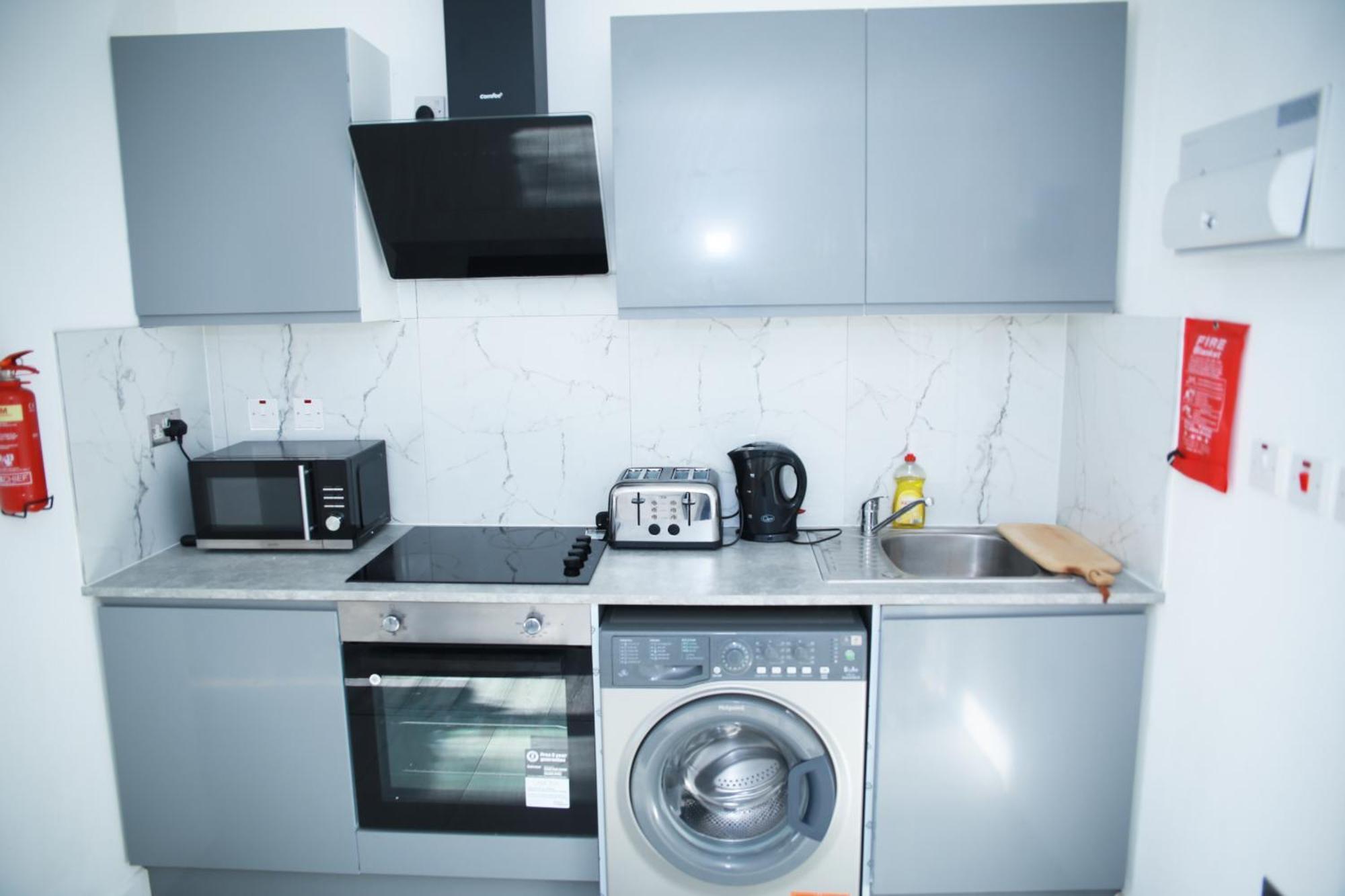 Central Harrow Cozy Apartment With Free Parking Harrow on the Hill Bagian luar foto