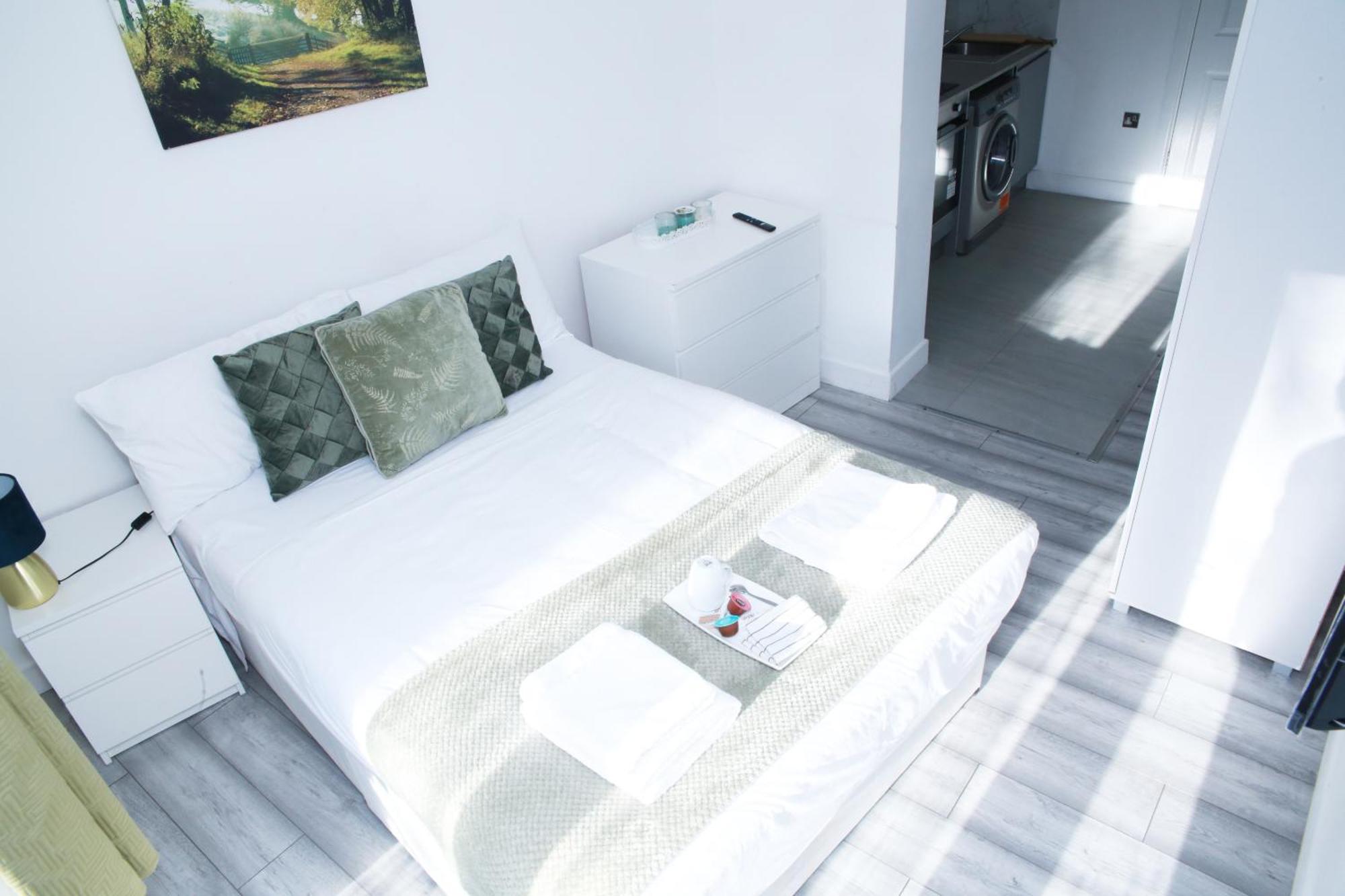 Central Harrow Cozy Apartment With Free Parking Harrow on the Hill Bagian luar foto