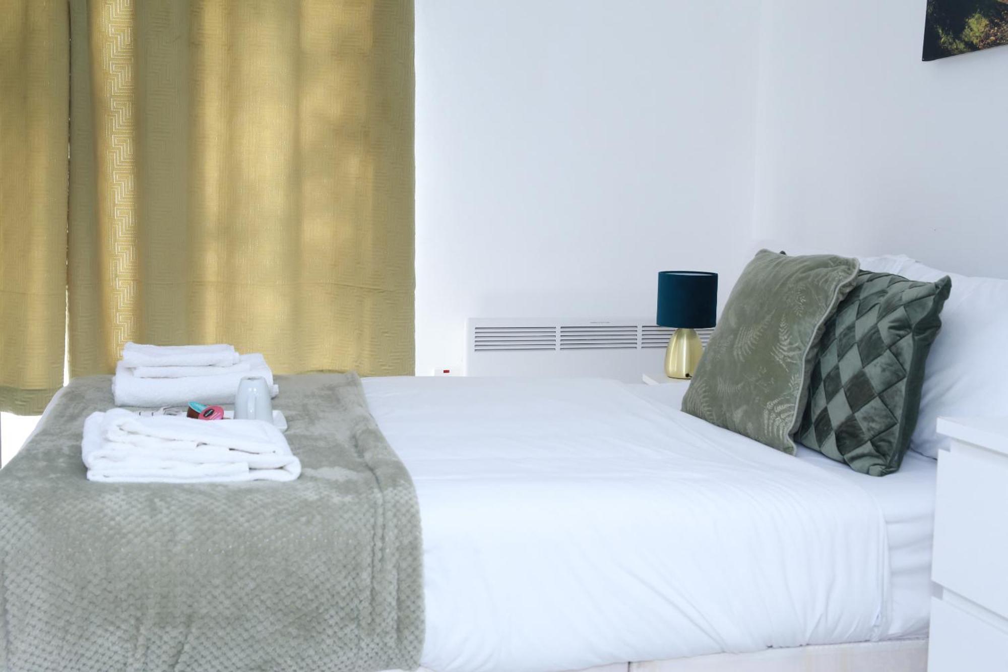 Central Harrow Cozy Apartment With Free Parking Harrow on the Hill Bagian luar foto